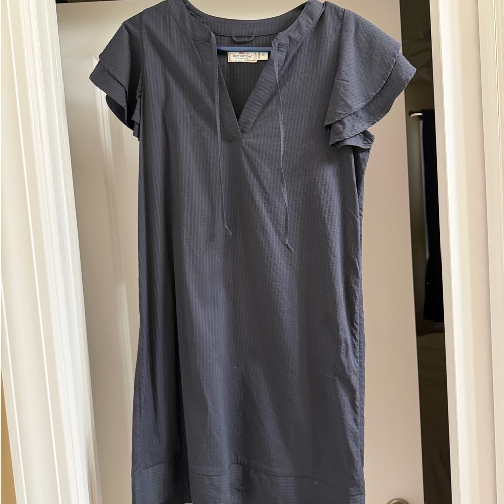 Vineyard Vines navy  Textured Top ruffled sleeve